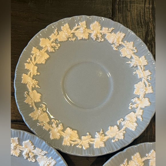 Wedgwood Cream on Lavender Dessert Plate or Saucer Set of 4 - Picture 3 of 8